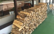 八幡平ライジングサンホテル暖炉用の薪